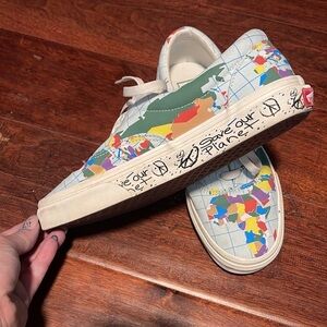 Vans colorful map print grid background geography themed sz 7.5 low top sneaker